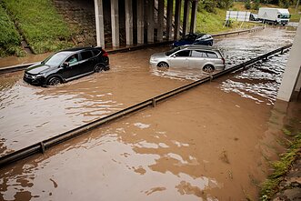 Zalana droga pod wiaduktem w Awiżeniach Zalana droga pod wiaduktem w Awiżeniach