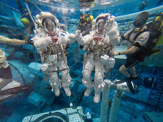 EKA astronautAI Luca Parmitano ir Thomasas Pesquetas treniruotėje EKA astronautAI Luca Parmitano ir Thomasas Pesquetas treniruotėje