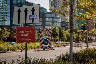 Remontuojamas Konstitucijos prospektas Vilniuje