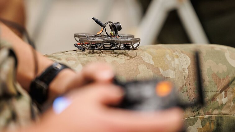 Pilotuoti droną gali išmokti visi pilnamečiai: prasidėjo registracija į nemokamus kursus