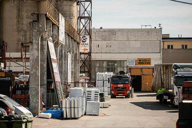 Industry (associative image)