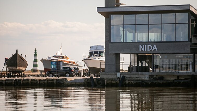 Į Nidą atvykstantys turistai dėl saugumo nesibaimina: klausia, kur ta Rusijos siena