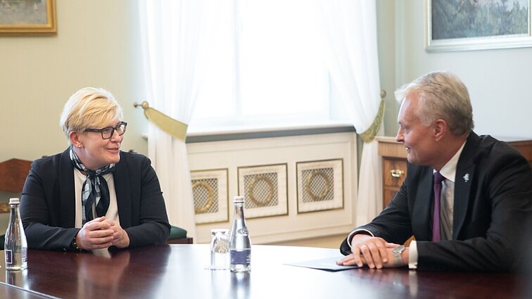 Šimonytė pateikė atnaujintos Vyriausybės sudėtį: atsisveikina su Dulkiu ir Navicku