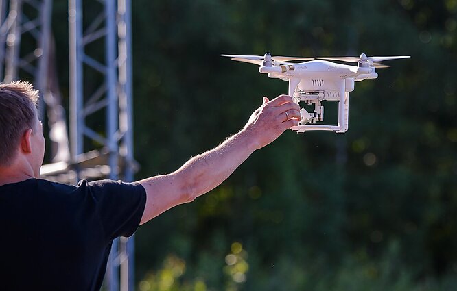 Nuo civilių iki kariškių: Vilniuje atidaryta visiems atvira dronų treniruočių erdvė