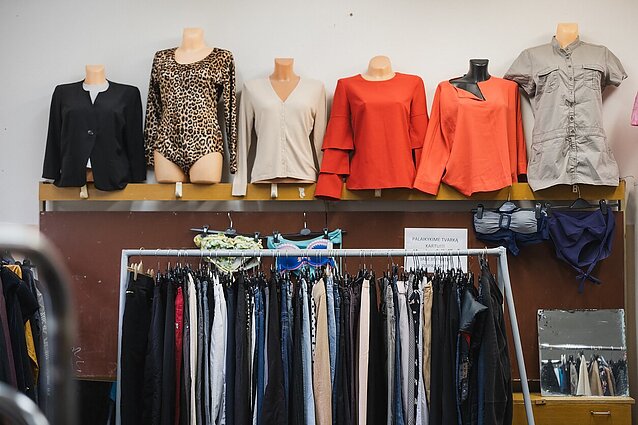 Ne išmesti, o dalytis: daiktų mainų stotelės Lietuvos didmiesčiuose nestokoja populiarumo