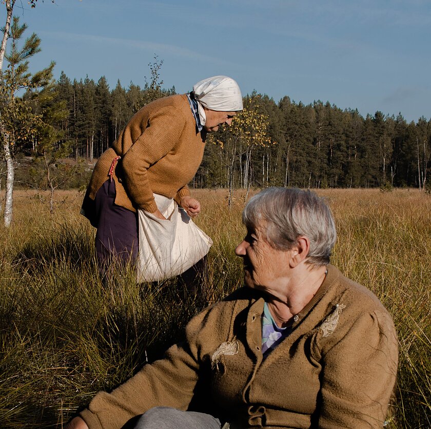 Julija Stankevičiūtė, Marytė Čaplikienė ir Agota Kašėtienė Čepkelių raiste