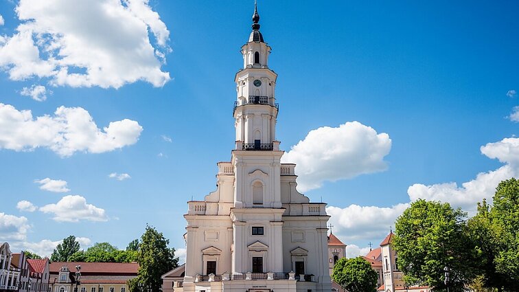 Kauno Rotušės aikštėje tęsiami archeologiniai kasinėjimai: aptiko ne vieną radinį