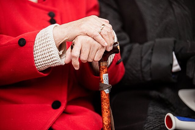 72-ejų vilnietei nepavyko apsidrausti nuo nelaimingų atsitikimų: draudikai ginasi – amžius ne rodiklis