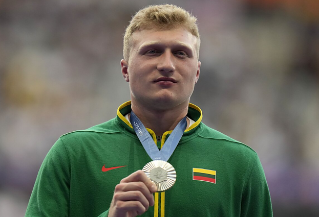 Aleknai Paryžiuje įteiktas olimpinis sidabras