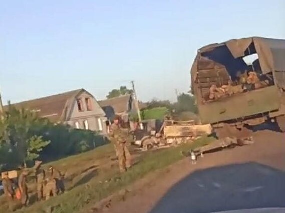 Розбита російська військова колона поблизу Рильська у Курській області