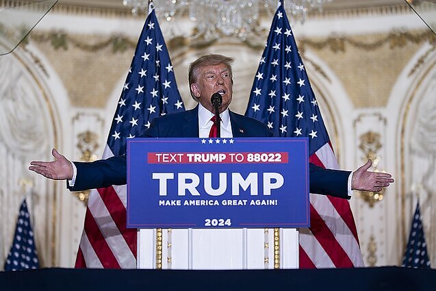 Trumpas bando grįžti į dėmesio centrą: duos interviu Muskui