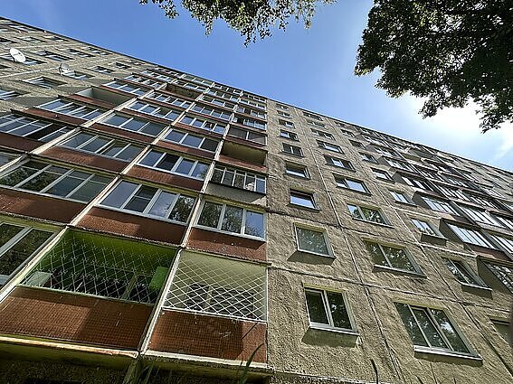 Tyrimo dėl iš 7 aukšto iškritusio vaiko ėmėsi sudėtingus nusikaltimus tiriantys pareigūnai