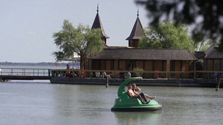 Nerimaujama dėl didžiausio Vengrijos ežero: jį privatizuoja Orbanui artimi verslininkai