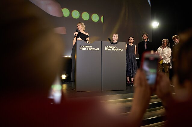Saulė Bliuvaitė ir filmo „Akiplėša“ komanda Lokarno kino festivalyje Saulė Bliuvaitė ir filmo „Akiplėša“ komanda Lokarno kino festivalyje