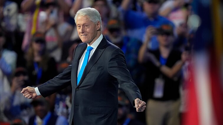 Demokratų suvažiavime – Trumpo pašiepimas iš Clintono lūpų: „Aš vis dar jaunesnis už jį“