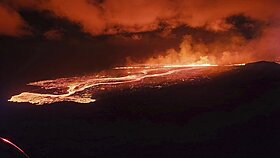 Atsivėrus naujam įtrūkimui fiksuotas ženklus seisminio aktyvumo sumažėjimas, nurodė Islandijos meteorologijos tarnyba. Atsivėrus naujam įtrūkimui fiksuotas ženklus seisminio aktyvumo sumažėjimas, nurodė Islandijos meteorologijos tarnyba.