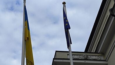 День Державного прапора України у Литві: Церемонія урочистого підняття Державного прапора України біля Посольства України у Вільнюсі