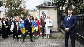День Державного прапора України у Литві: Церемонія урочистого підняття Державного прапора України біля Посольства України у Вільнюсі