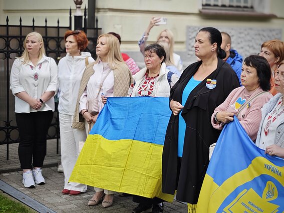 День Державного прапора України у Литві: Церемонія урочистого підняття Державного прапора України біля Посольства України у Вільнюсі
