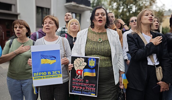 День Державного прапора України у Литві: Церемонія урочистого підняття Державного прапора України біля Посольства України у Вільнюсі