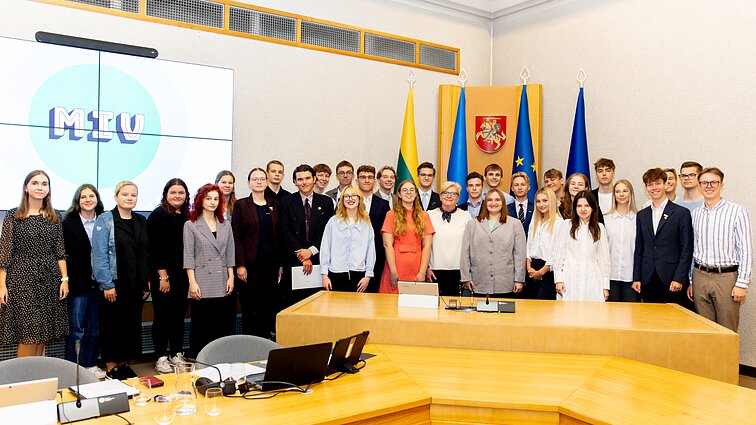Vyriausybės užkulisius pažinę moksleiviai: nesibaidome darbo valstybės tarnyboje