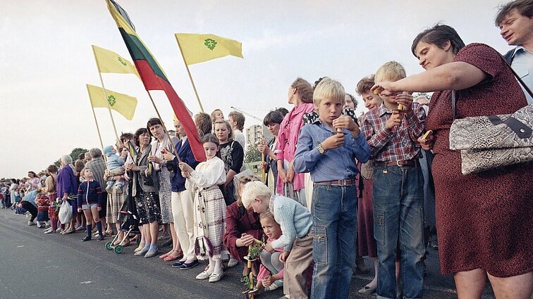 „Pasiųsti tankus prieš 2 milijonus žmonių nebeišėjo“: Baltijos keliui – 35 metai
