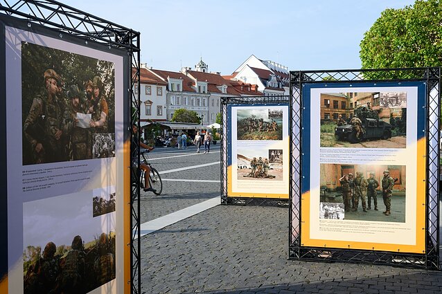 Фотовиставку «В сталевих грозах» у Вільнюсі присвятили стійкості українських воїнів