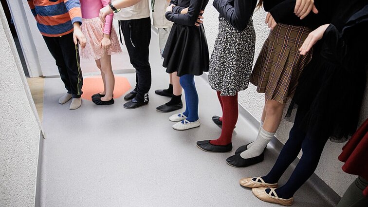 „Privertė kilstelti antakius“: Riešės gimnazijai virėjų ieškojo sekso prekių įmonė