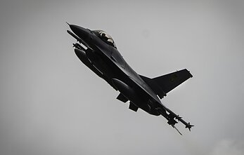 Ukrainos F-16 naikintuvai