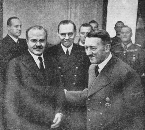 Вячеслав Молотов и Адольф Гитлер в имперской канцелярии