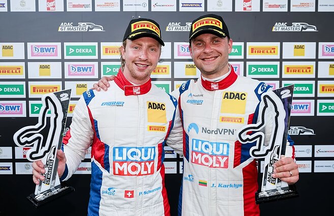 Jonas Karklys (dešinėje)