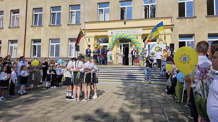 У Паневежисі відкрили українську школу: Свято першого дзвоника У Паневежисі відкрили українську школу: Свято першого дзвоника