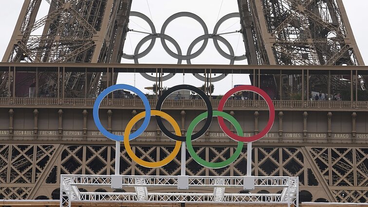 Paryžiaus merės noras ant Eifelio bokšto palikti olimpinius žiedus sulaukė kritikos