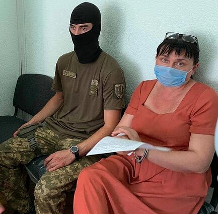 Тетяна Кузьміч у кайданках у приміщенні Херсонського міського суду. Серпень 2020 року Тетяна Кузьміч у кайданках у приміщенні Херсонського міського суду. Серпень 2020 року
