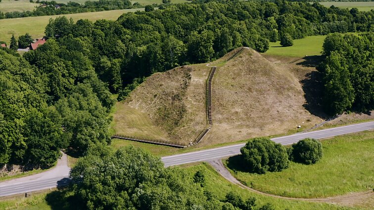 Bisenės pilis ant Kartupėnų piliakalnio: kodėl ji tapo pirmąja kryžiuočių užpulta pilimi?