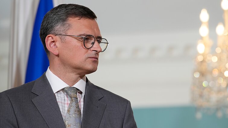 Iš užsienio reikalų ministro kėdės traukiantis Kulebai, Zelenskis tikina – reikia pokyčių