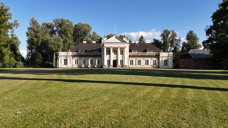 Vidiškių dvaras – tarytum perlas Aukštaitijos kraštovaizdyje.