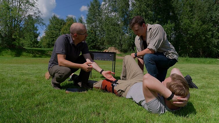 Ištikus nelaimei žinosite, ką daryti: pademonstravo, kaip tinkamai sustabdyti kraujavimą