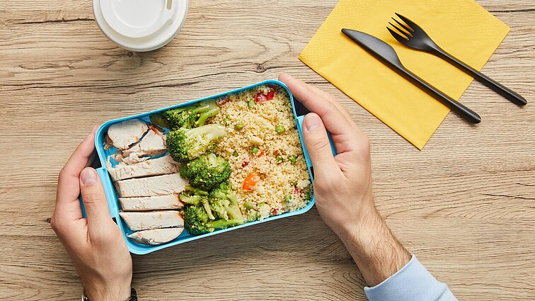 Pietus į darbą nešasi trečdalis: dietologė pataria – svarbu nepamiršti patiekalų įvairovės