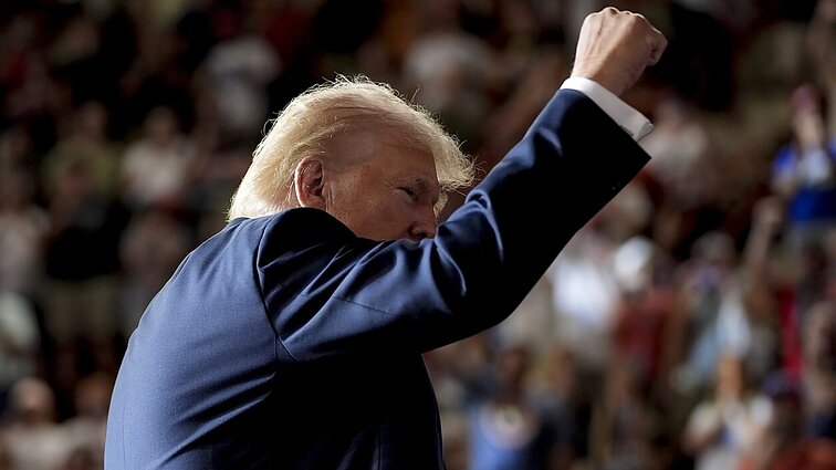 Už finansinius nusikaltimus kaltu pripažintas Trumpas bausmės nesulauks iki rinkimų
