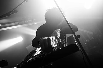 Festivalio „What’s Next In Music?“ akimirka - scenoje prodiuseris Vecera