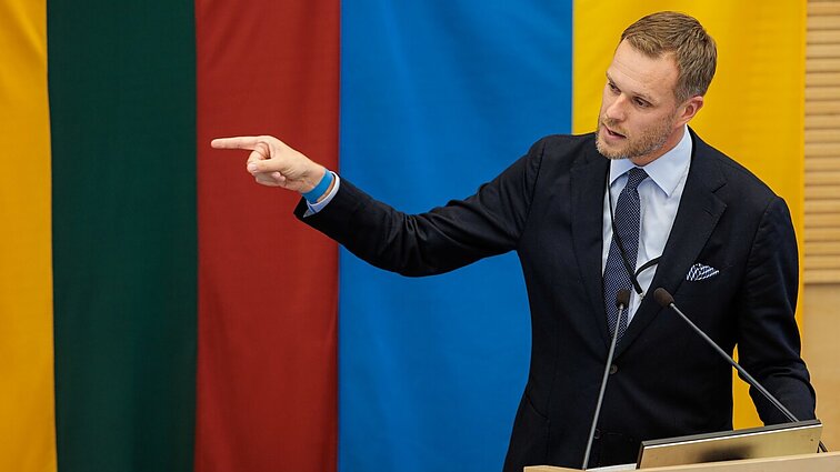 Įvertino Landsbergio akistatą su opozicija: skųstis „politiniu šou“ – vaikiška