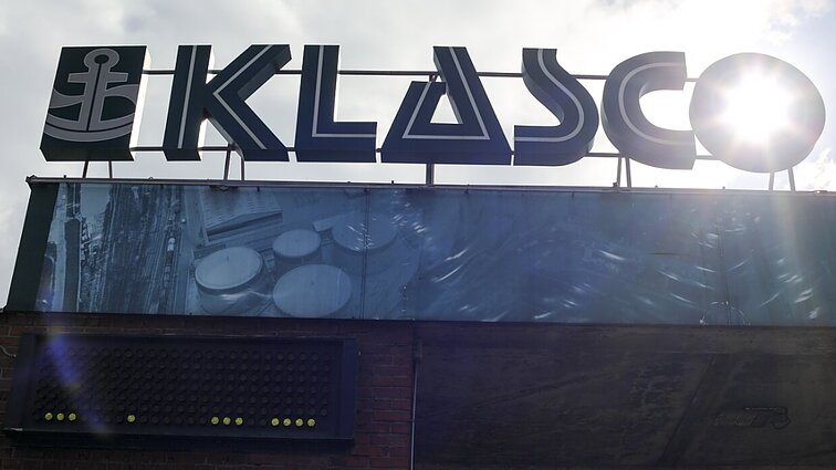 Dalis klaipėdiečių skundžiasi dėl bendrovės „Klasco“ veiklos: gatvės skendi dulkėse