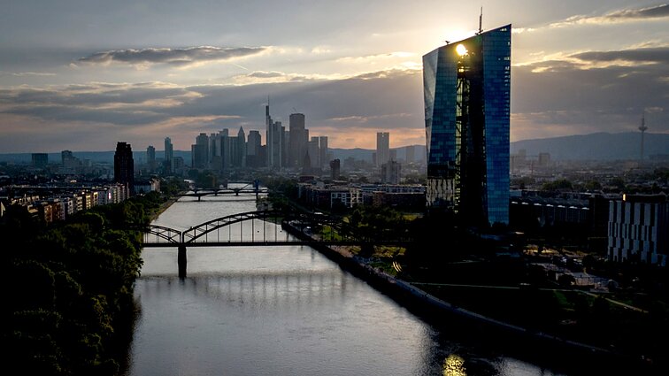 ECB sumažino palūkanų normas 0,25 proc. punkto: kaip tai paveiks gyventojus?