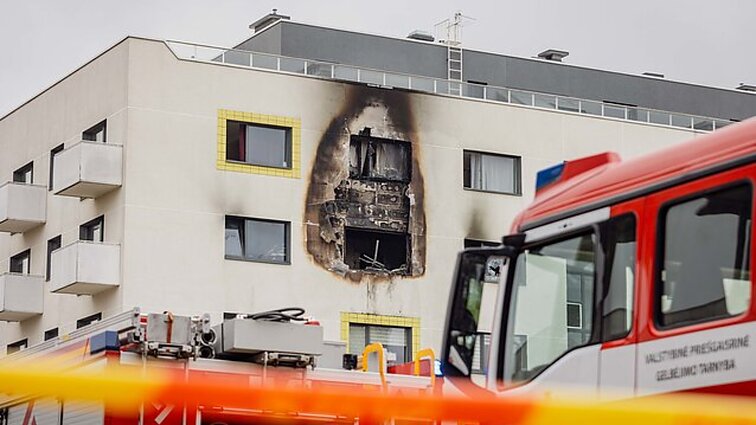 Per gaisrą sostinės daugiabutyje nukentėjo 20 būtų, vienas žmogus sužeistas