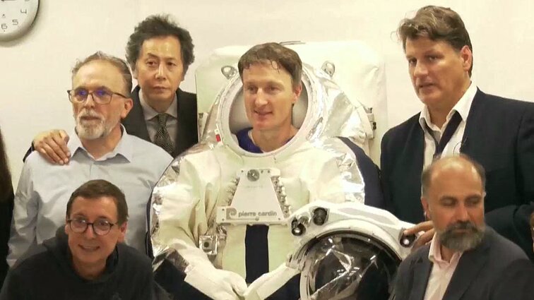 Aukštoji galaktikos mada: „Pierre Cardin“ dizaineriai kuria kostiumus astronautams