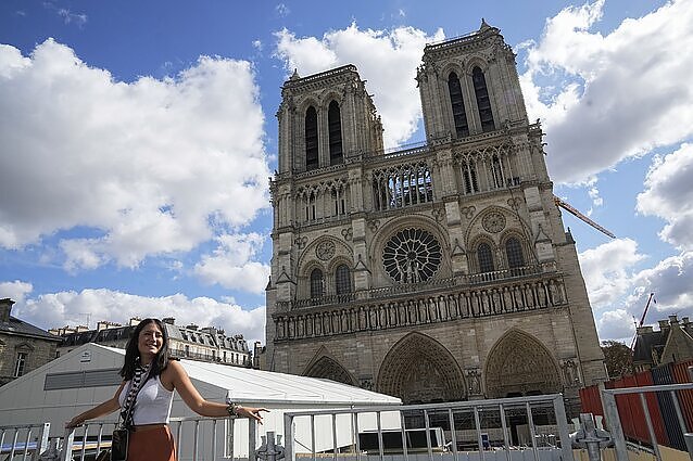 Į Paryžiaus Dievo Motinos katedrą sugrįžo varpai