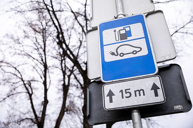Electric vehicle chrging station