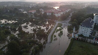 Powodzie w Polsce. Wylana rzeka Bystrzyca w Stabłowicach pod Wrocławiem Powodzie w Polsce. Wylana rzeka Bystrzyca w Stabłowicach pod Wrocławiem