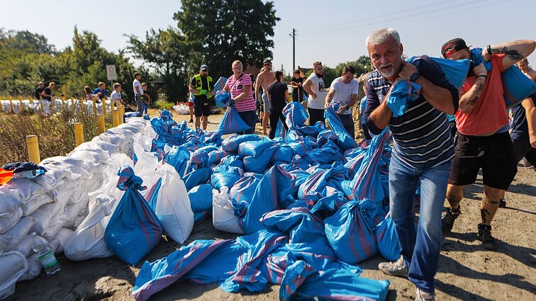 Vroclavas ruošiasi artėjančiam potvyniui: gyventojai darbo dieną iškeitė į miesto apsaugą